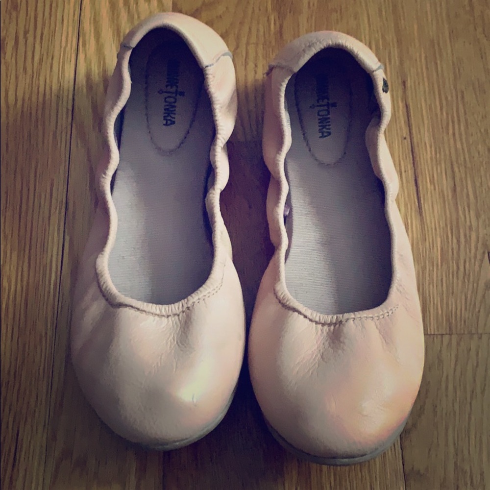 Minnetonka ballet flats